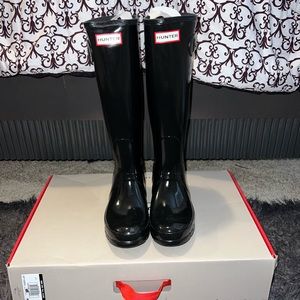 Original tall glossy hunter boots, only worn once!!